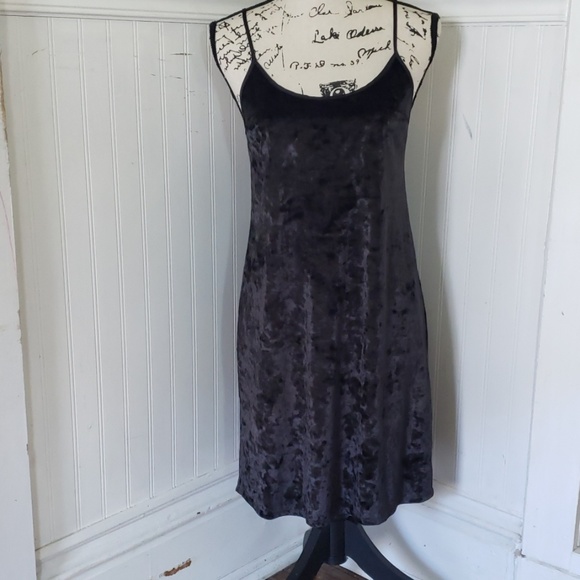 Victoria's Secret Other - Victoria's Secret velvet nightgown 🌻